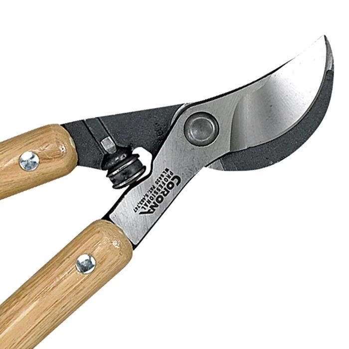 Corona Forged Classic Cut Bypass Lopper, 26in, 2.25-inch Cutting Capacity 2 Corona Forged Classic Cut Bypass Lopper, 26in, 2.25-inch Cutting Capacity - Image 2
